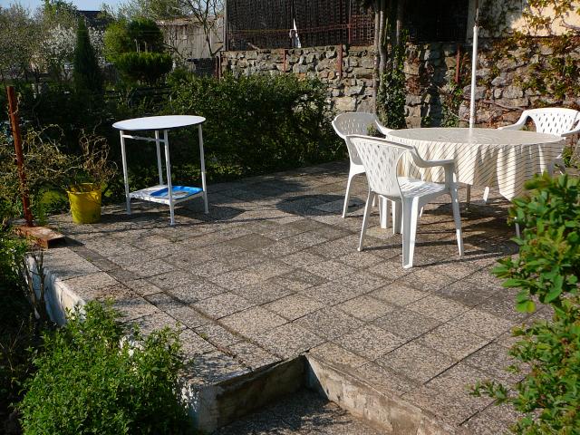 terasa, už po boji (gril uklizen)