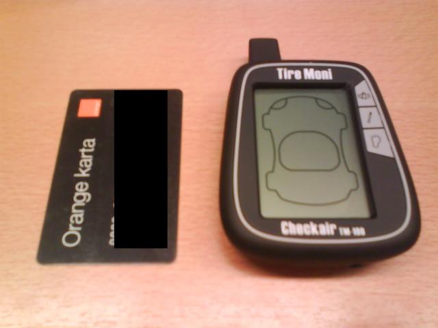 Porovnanie hlavnej jednotky s "kreditnou" kartou...