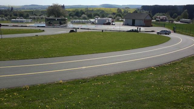 Nájezd na aquaplanningovou vanu