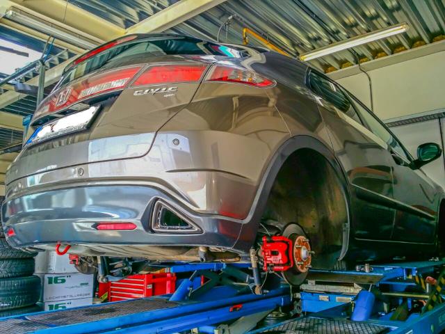 Výmena brzdových platničiek