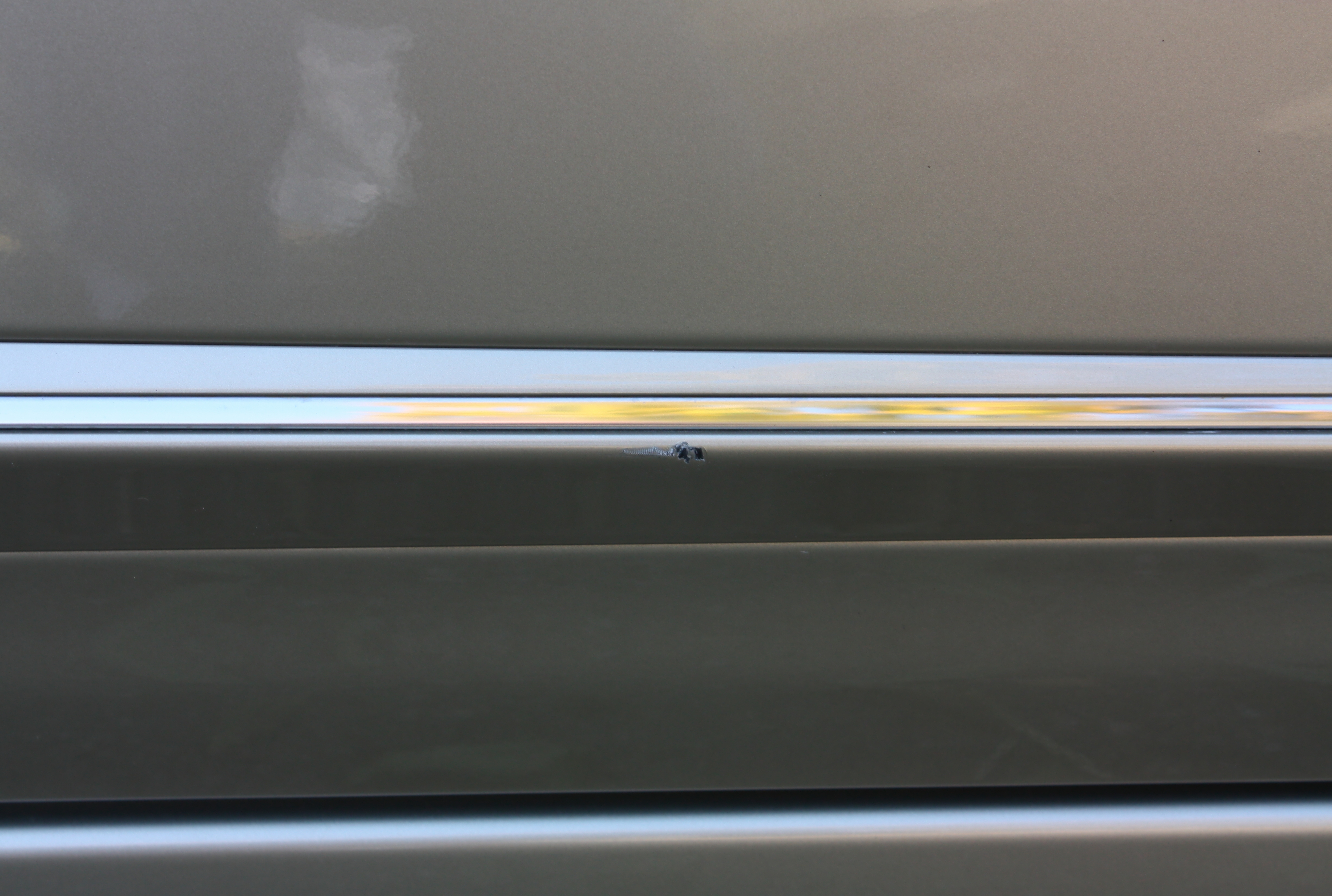 Ťukanec na ochranné liště PP dveří